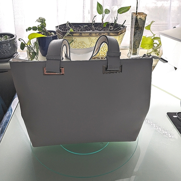 NWOT Large, white tote bag by Penningtons - Picture 1 of 16